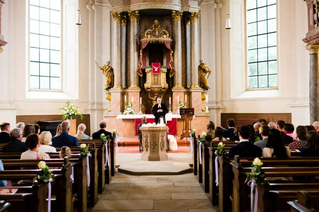 Ein Bild der Hugenottenkirche während der Zeremonie.